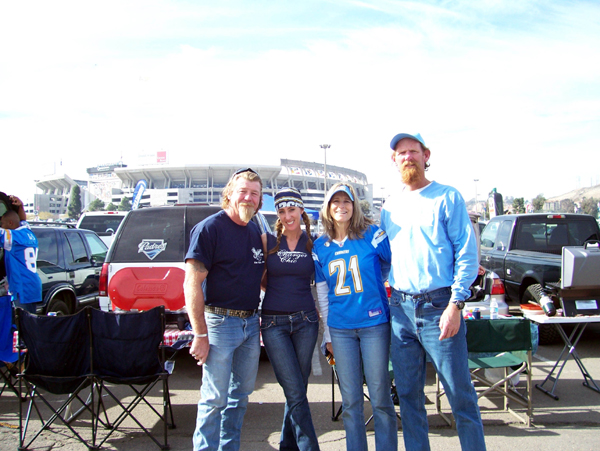 Charger vs Lions 12 16 07 Bolt Pride tailgate 002